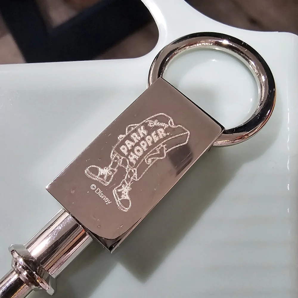 RARE DISNEY CHARACTER - Park Hopper Walkaround Key Ring Detachable  90s